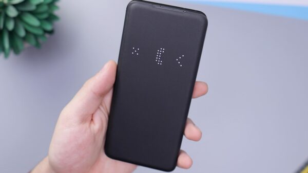 Cette batterie externe magnétique signée Samsung (Qi2 15 W) à moins de 20 € peut recharger deux appareils en même temps