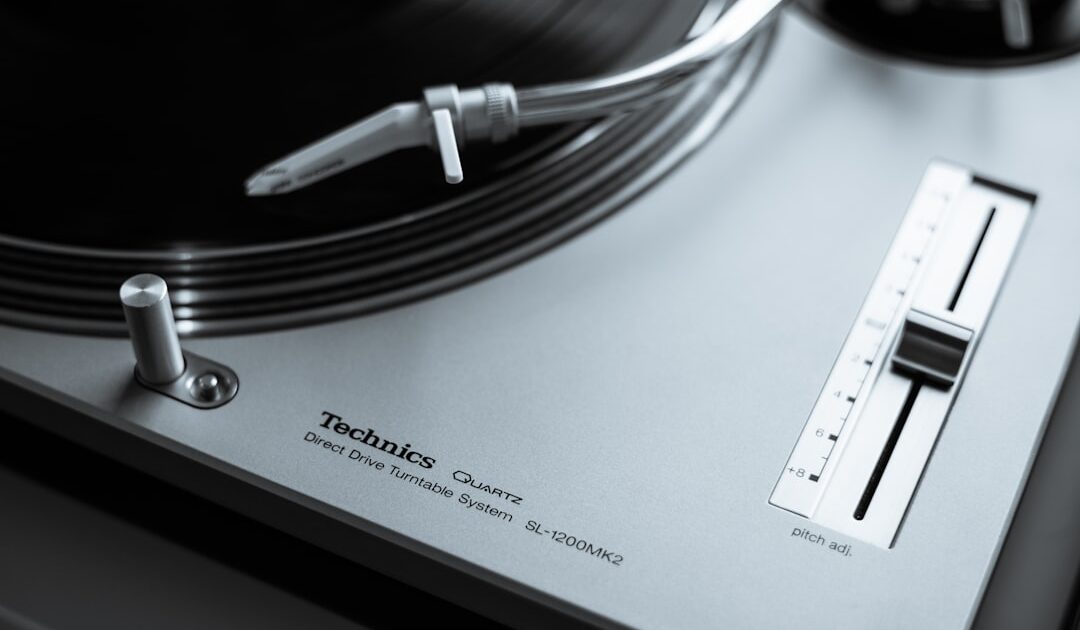 Technics lance une édition limitée des écouteurs à fluide magnétique en hommage aux Rolling Stones