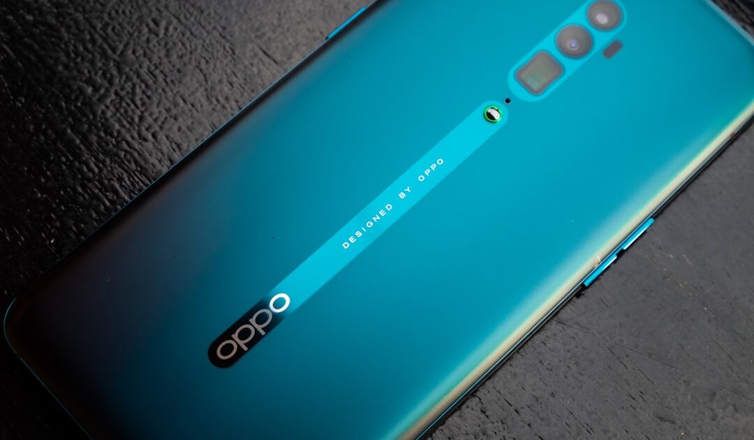 Oppo Find X10 : ces photos volées révèlent un design très inspiré de l’iPhone 17 Pro