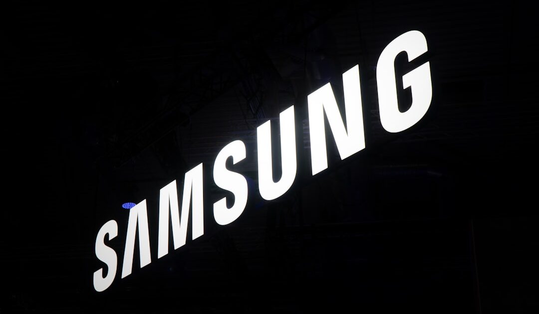 Ce chargeur sans fil Samsung, qui recharge trois appareils simultanément, est à 15 € au lieu de 99