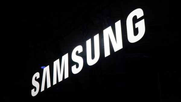 Ce chargeur sans fil Samsung, qui recharge trois appareils simultanément, est à 15 € au lieu de 99