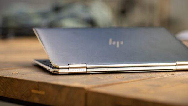 HP brade à -500 € son puissant laptop 2-en-1 (OLED 14″ 120 Hz et AMD Ryzen 9) qui fera le bonheur des créatifs