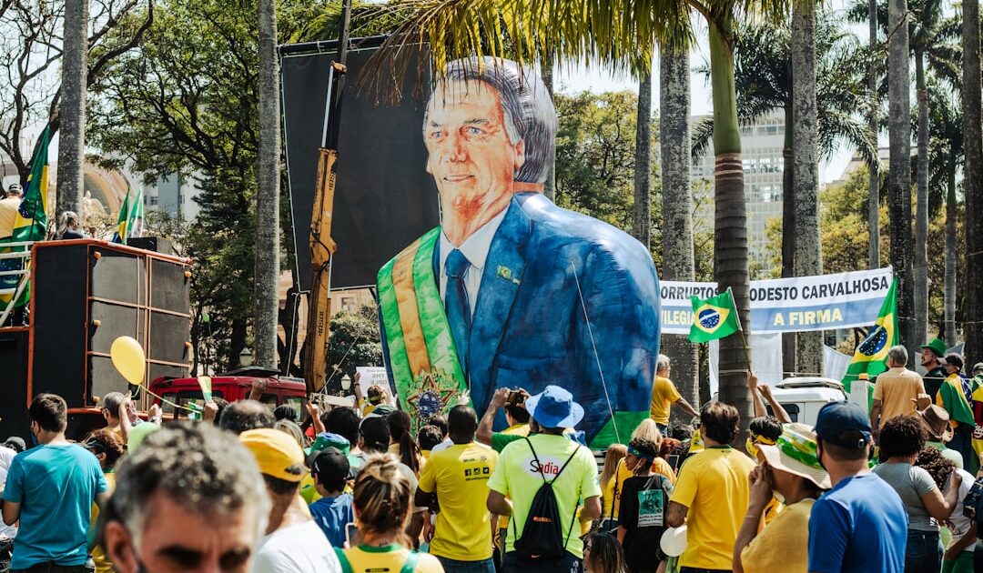 Le fils de Jair Bolsonaro est investi pour la présidentielle au Brésil, face à Lula