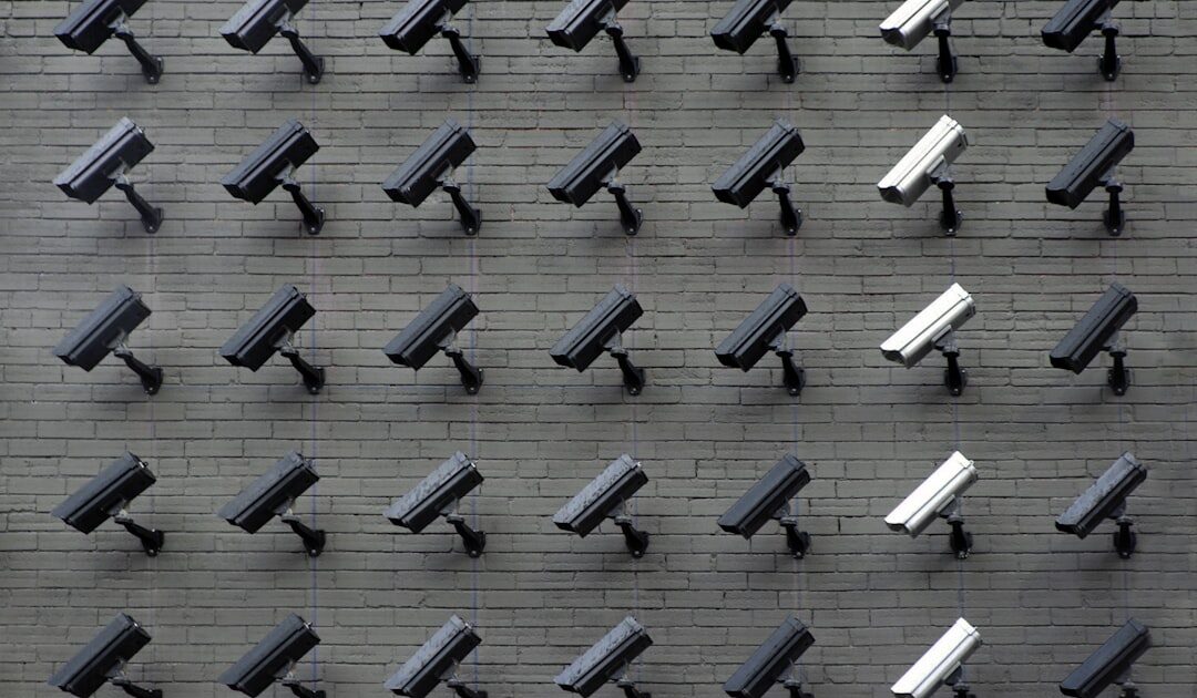 Caméras dopées à l’IA : pourquoi les élus veulent aller beaucoup plus loin dans la vidéosurveillance