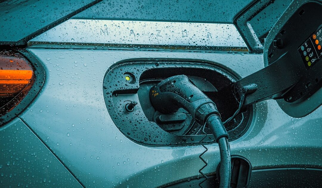 Fuir un incendie en voiture électrique : pourquoi la batterie n’est pas le vrai problème