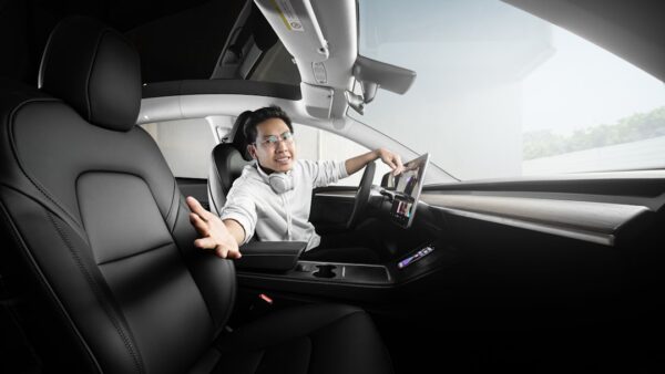 « Comme The Voice » : votre Tesla va désormais juger vos talents de chanteur grâce à sa dernière mise à jour insolite