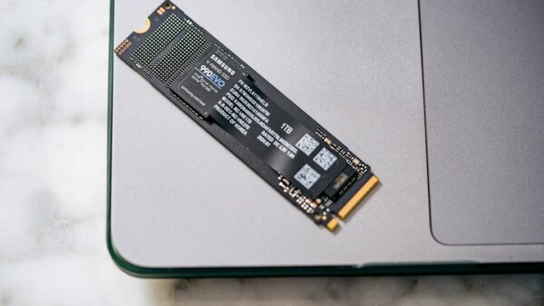 Jouez et créez sans limite avec le nouveau SSD interne Samsung 990