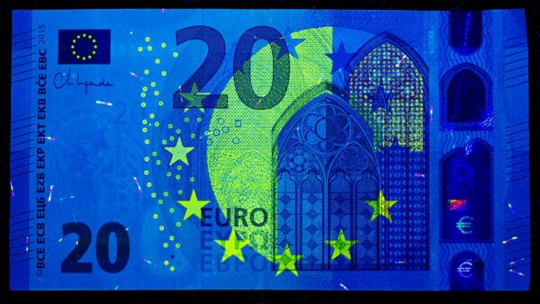 24 eurodéputés doxés, 111 000 agents exposés : des hackers revendiquent une opération contre Chat Control