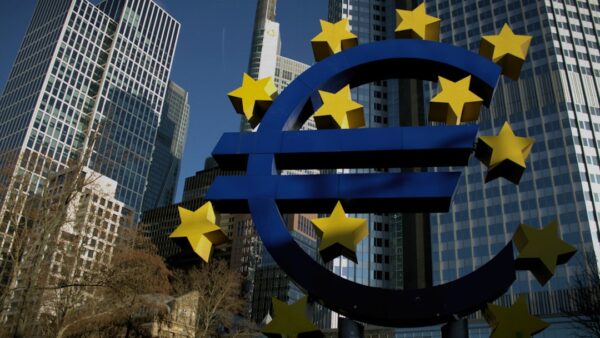 Fed : Le risque de hausse des taux bondit de 16 à 36 %, Bitcoin vacille