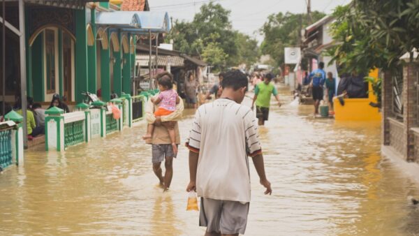Goutte-à-goutte et inondation : que faire quand la climatisation du voisin ruine votre terrasse ?