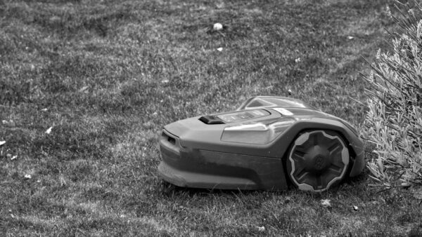 Un robot tondeuse à moins de 500 € cet été, c’est possible avec l’Ecovacs GOAT O600 RTK