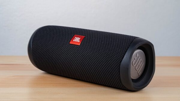 Quelles sont les meilleures enceintes Bluetooth de JBL ? Le comparatif