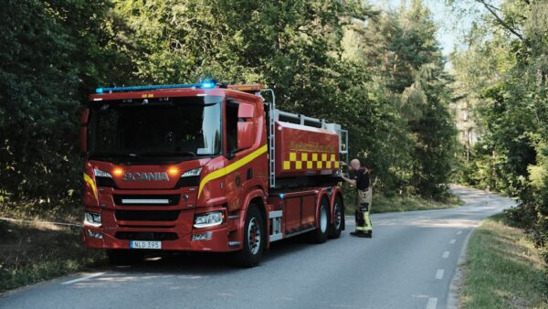 Camion de pompiers électrique vs diesel : la réalité du terrain face aux feux de forêt