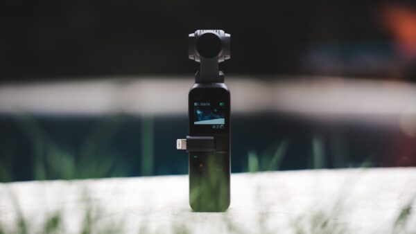 Osmo Pocket 4P : la première caméra DJI à deux objectifs arrive en France à 599 euros