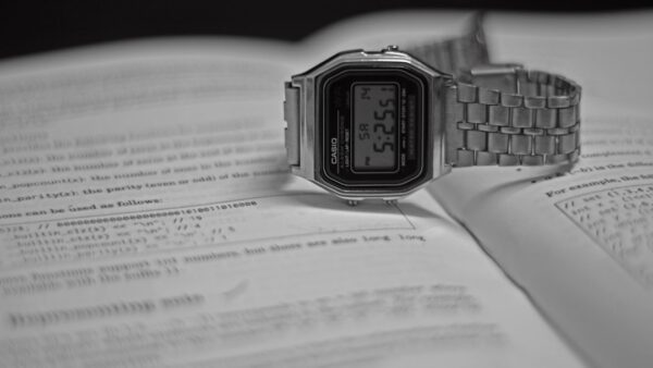 Casio envoie du lourd avec une bague connectée de santé au look de montre rétro