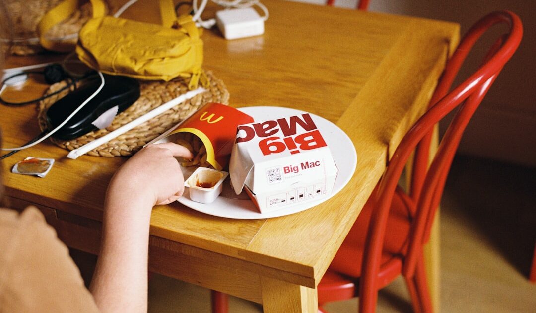 L’indice Big Mac fête ses 40 ans : comment cette « expérience ludique » est devenue la hantise des banques centrales