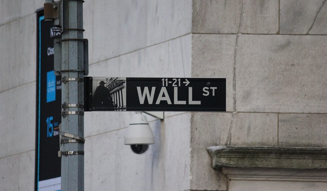 Donald Trump fait désormais payer Wall Street pour recevoir ses publications plus vite (et jouer avec le marché)