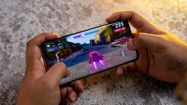 Pourquoi le prix des smartphones, PC et consoles explose (et qui en profite)