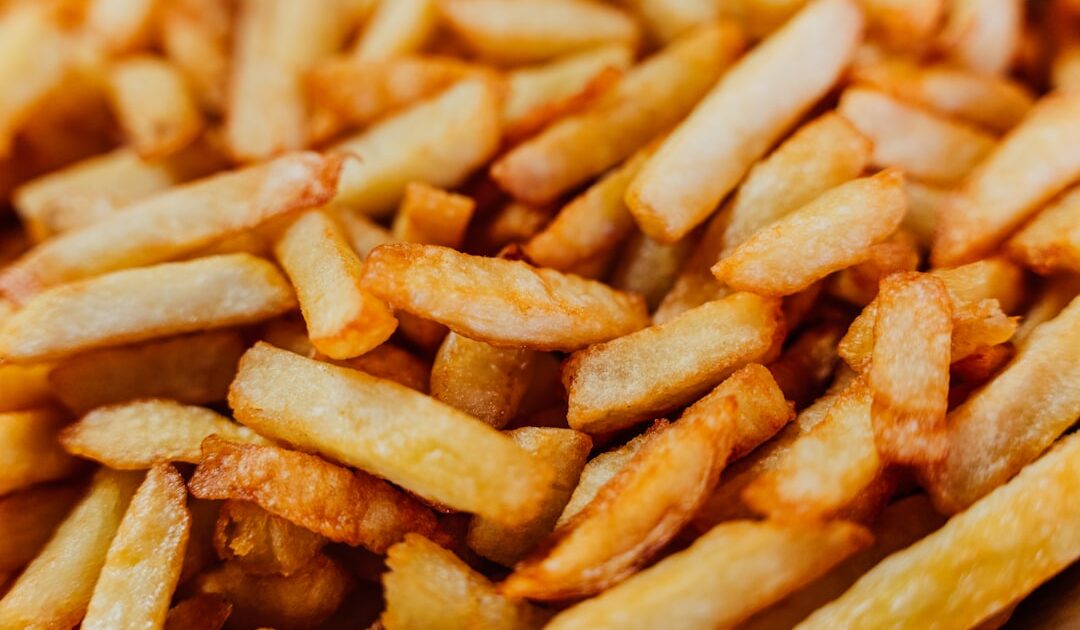Il cuit deux aliments en même temps : cet air fryer Moulinex de 11 L à deux tiroirs est à moitié prix