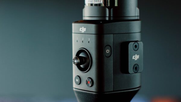 DJI dévoile le Mic Mini 2S, le micro paré contre les problèmes techniques en plein tournage