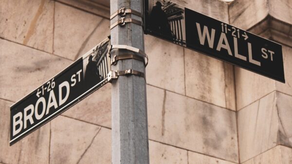 Bitcoin à 64 000 $ : Wall Street et les bourses asiatiques exultent, BTC reste toujours de marbre