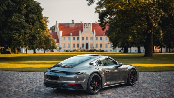 Porsche tranche : le Taycan et le futur 718 restent 100 % électriques mais avec moins de versions