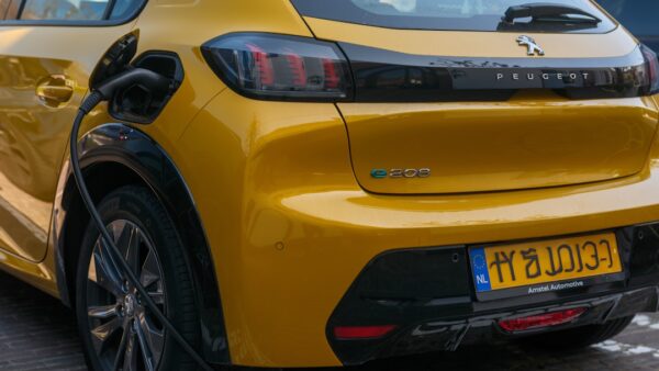 660 km d’autonomie et recharge éclair pour 40 000 € : avec le futur EX50, Volvo veut terrasser le Tesla Model Y