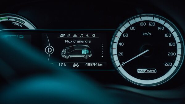 809 km d’autonomie et recharge en 11 min : la Mercedes-AMG GT 53 frappe très fort