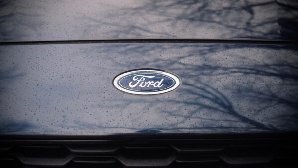Moins de 25 000 € : Ford révèle le nom et le prix de son futur pickup électrique pas cher