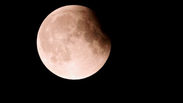 Éclipse du 12 août : comment vérifier que vos lunettes protègent vraiment vos yeux