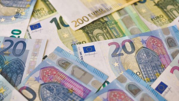 « Des factures à 30 000 euros » : l’entrepreneuse dans la finance qui a fait ses armes comme vendeuse au Bon Marché
