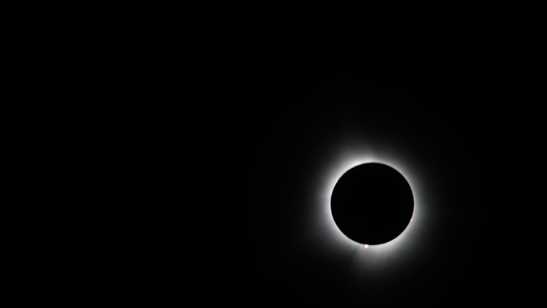Éclipse solaire du 12 août : y a-t-il des spots parfaits à Paris pour voir le phénomène ?