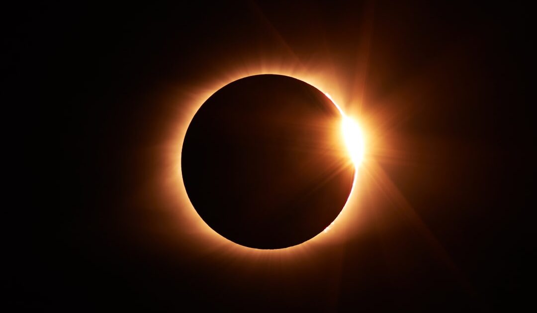 Éclipse solaire : comment vous assurer de la voir le 12 août, même en ville avec un soleil rasant ?
