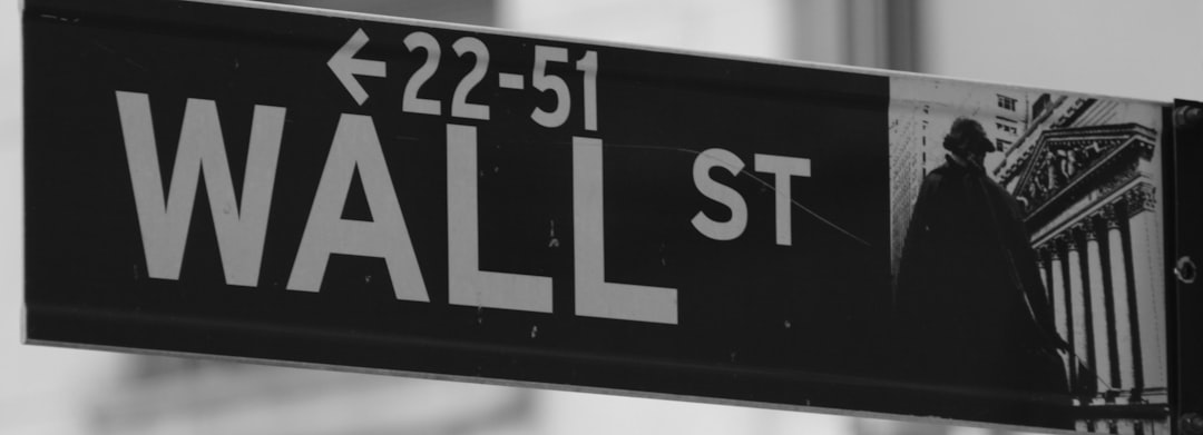 Bitcoin au-dessus de 65 000 $ : Wall Street et les ETF relancent le marché crypto