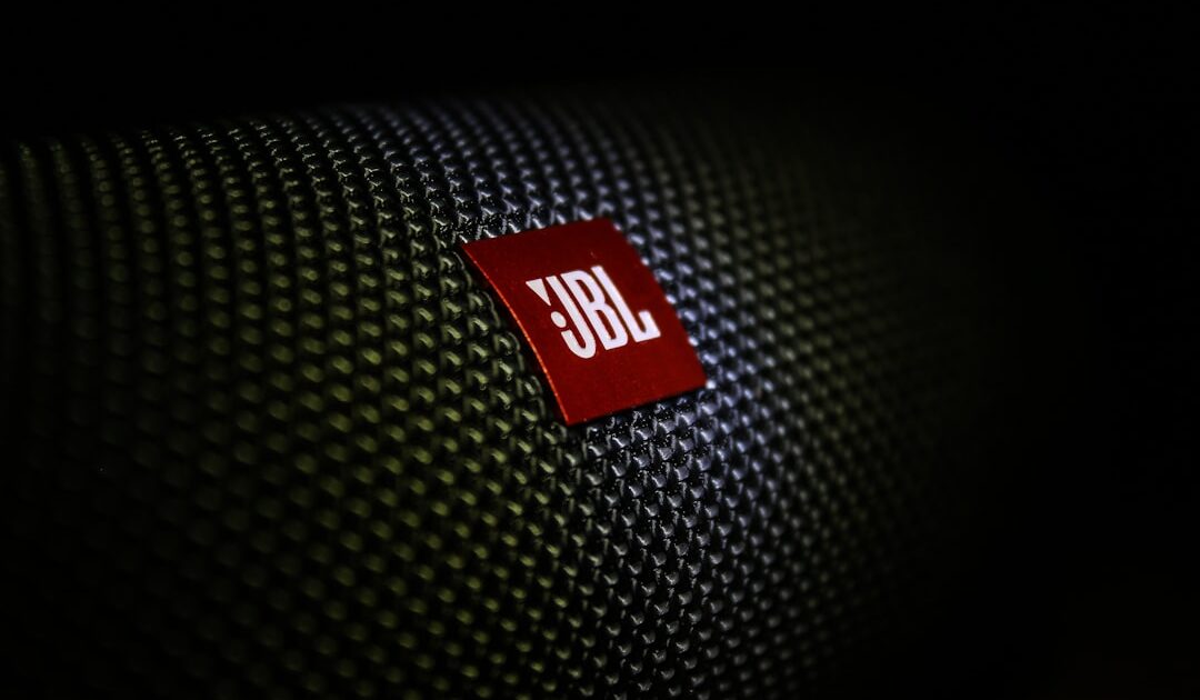 Amazon atomise le prix de cette barre de son JBL + caisson de basses sans fil