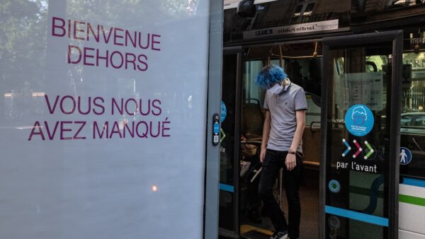 « 6 000 euros par an pour trois appareils et des lignes souvent hors service » : plus de 100 communes françaises piégées par des contrats téléphoniques aux prix exorbitants
