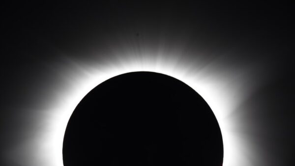 Où suivre en direct la grande éclipse solaire totale du 12 août 2026 ?