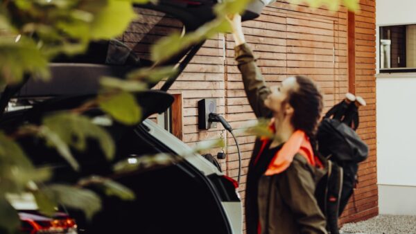 Transformer le coffre avant d’une voiture électrique en glacière : pourquoi c’est une mauvaise idée