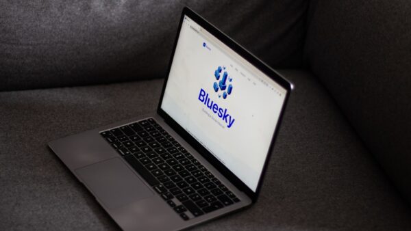 Bluesky n’arrive plus à retenir ses utilisateurs, la fréquentation a chuté de moitié