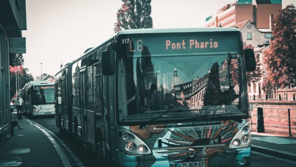 Pluribus saison 2 passe enfin à la vitesse supérieure