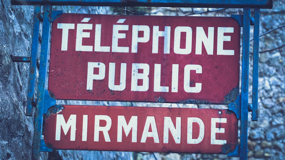 Arnaques téléphoniques : 94 centres d’appels en Ukraine ont été démantelés par la police