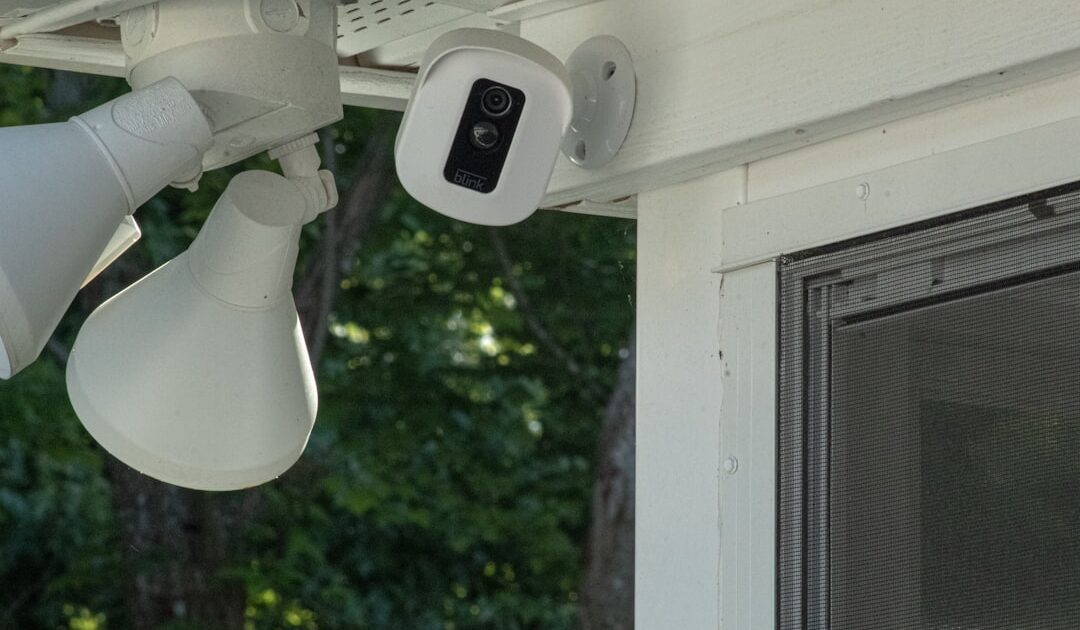 La caméra Blink Outdoor 2K+, qui surveille l’extérieur de votre cocon, est à moitié prix sur Amazon