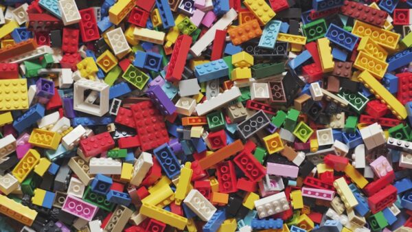 Après l’éclipse d’août 2026, le set Lego Terre et Lune en promo permet d’en expliquer le fonctionnement