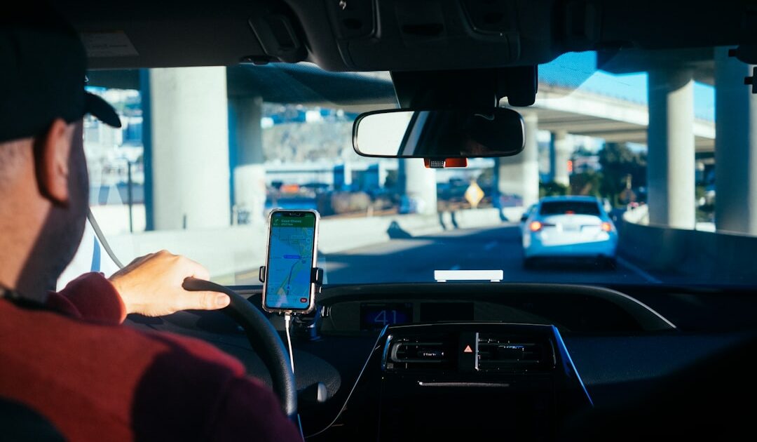 Recharger sa voiture au solaire : gadget sur la carrosserie, vraie révolution à la maison