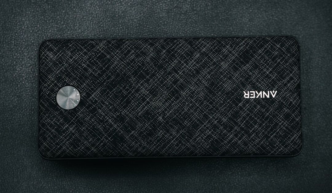 Cette batterie externe Anker 10 000 mAh et triple ports USB devient un accessoire indispensable de l’été avec cette promo sur Amazon