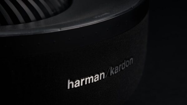 Cette nouvelle enceinte Harman Kardon de 160 W déjà à -60 € offre un son à 360° et plonge votre salon dans une ambiance hypnotique