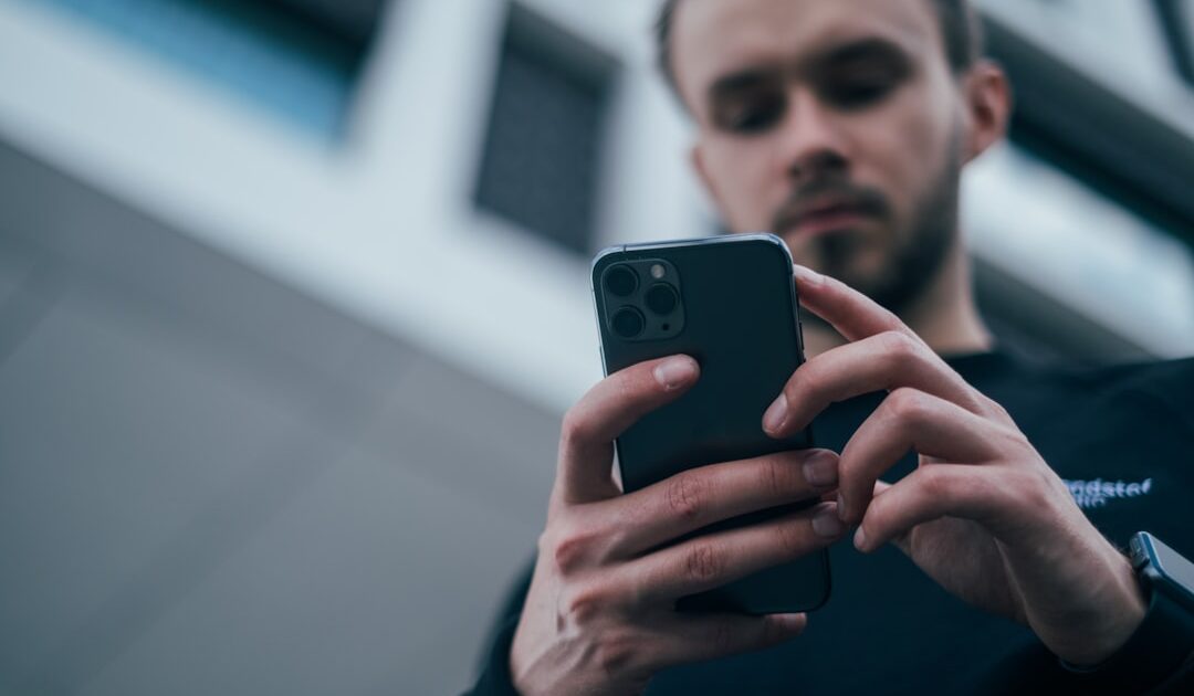 Quel smartphone choisir pour son ado en 2026 ? Le guide d’achat pour un premier téléphone pour la rentrée