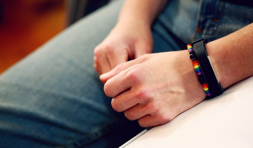 Google laisse fuiter un bracelet Fitbit inconnu dans ses publicités pour les Pixel 11