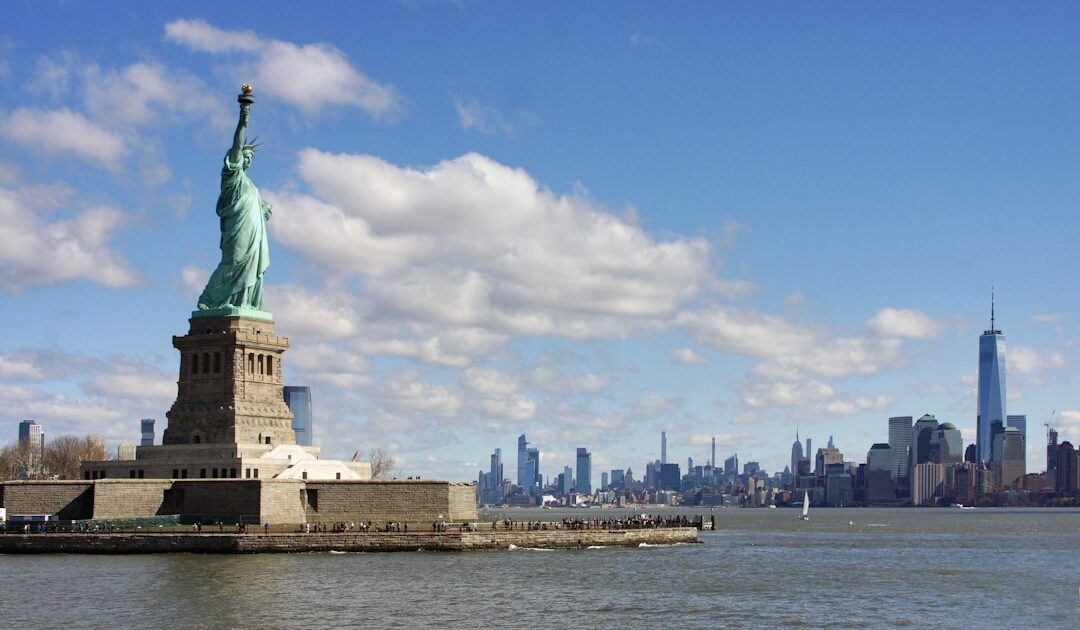 World Liberty : La crypto des Trump s’allie à WorldClaw, qui distribue des IA chinoises sous restrictions US