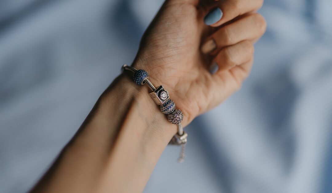 Un mystérieux bracelet connecté fantôme apparaît dans certaines publicités de Google